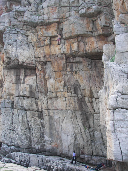 Climbing Long Dong (Dragon Caves) 